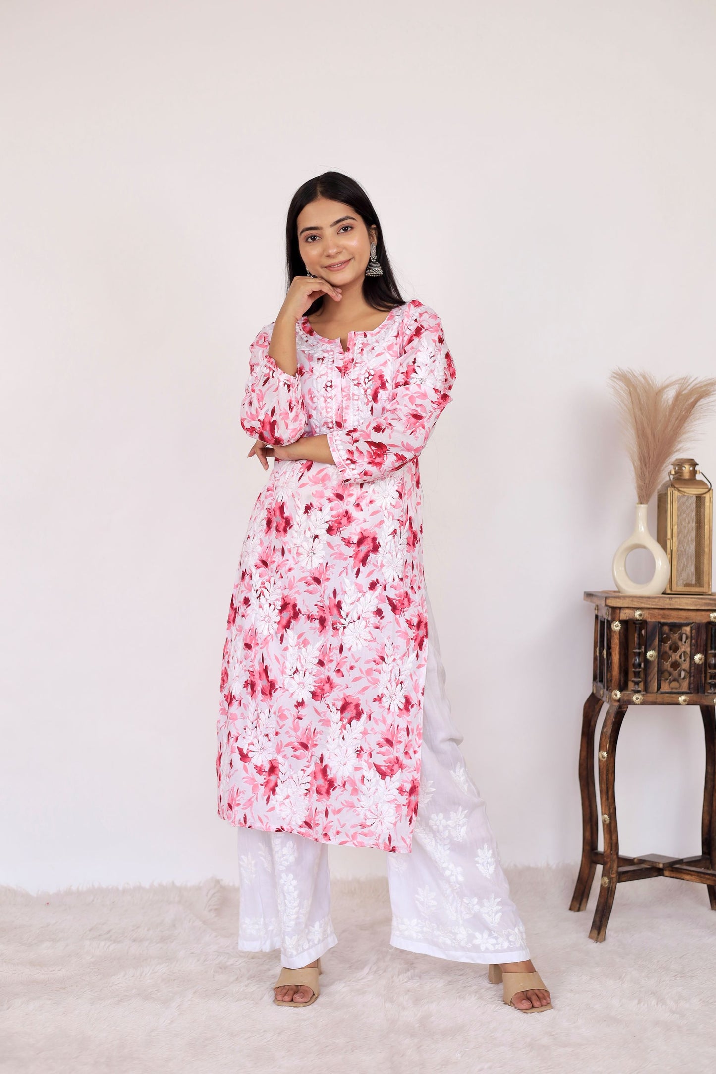 Aisha Mul Long Chikankari Kirti ( Pink)