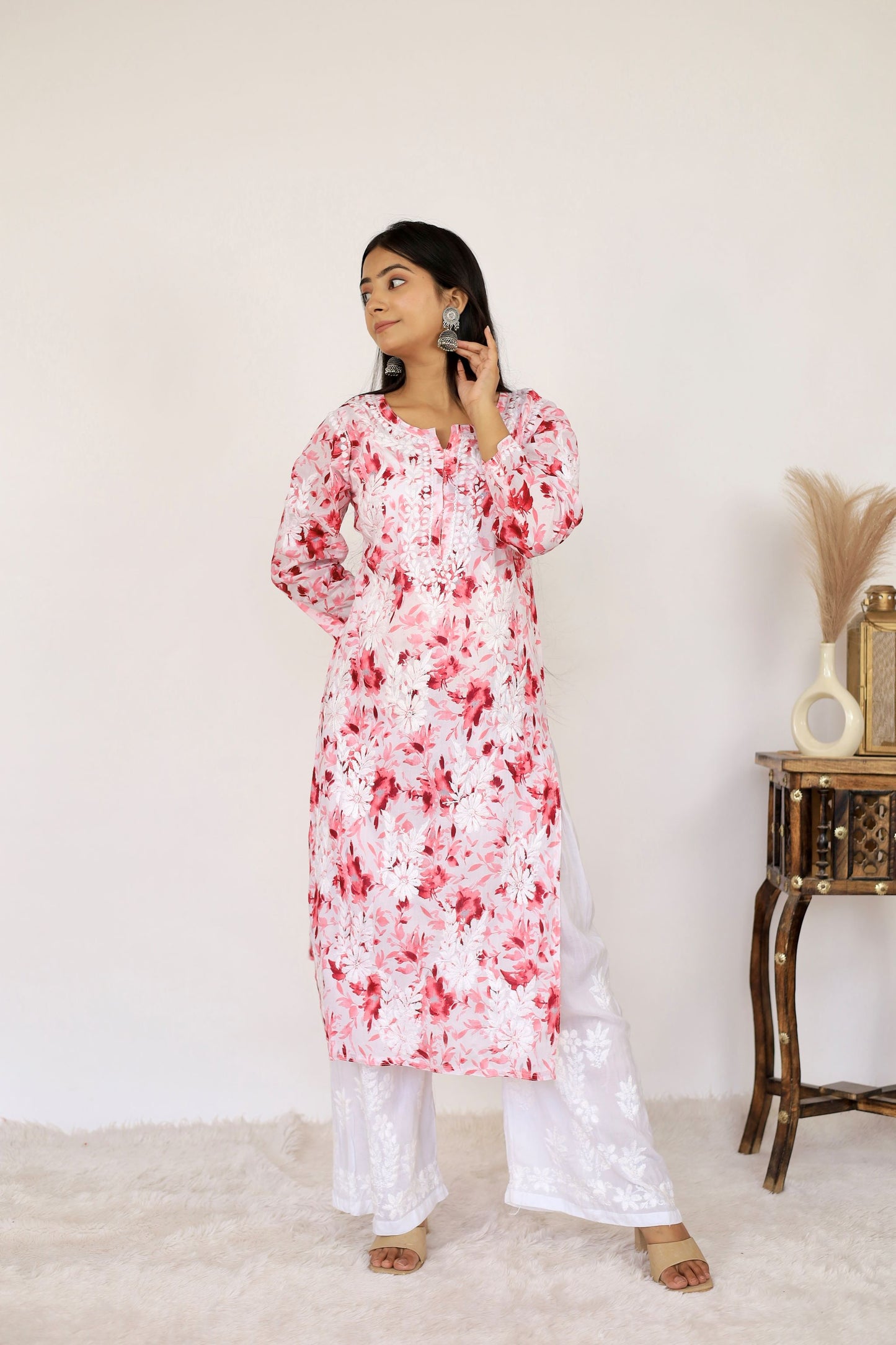 Aisha Mul Long Chikankari Kirti ( Pink)